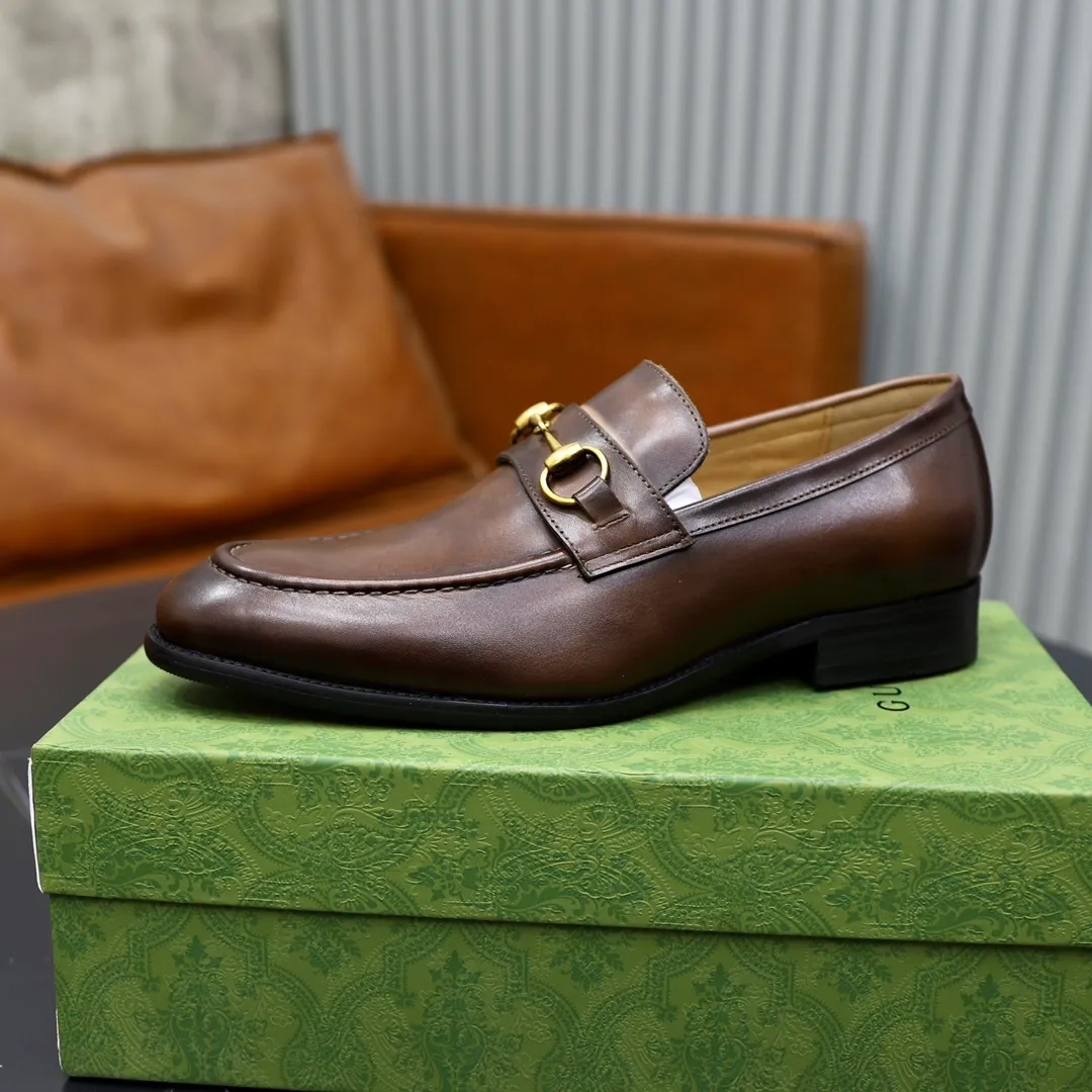 Men's shoes: 250🙅‍♂️🙅‍♂️🙅‍♂️Niuli Brand: GUCCI Size: 38-44 (45 can be customized) Level: Counter classic Material: Original soft cowhide upper Comfortable cowhide lining Original lightweight outsole Style category: Business casual footwear Driving leather shoes Color: Actual picture color